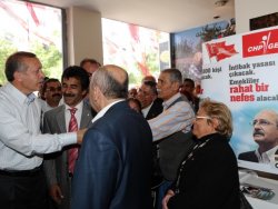 Başbakan CHP seçim bürosunda