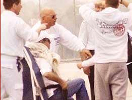 Tatlıses'e etten duvar ördüler