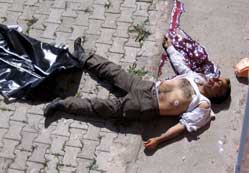 Kaymakamlık binasından atladı