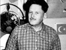 Nazım Hikmet mezarı başında anılıyor