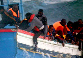 İzmir'de gemi battı: 50 kayıp