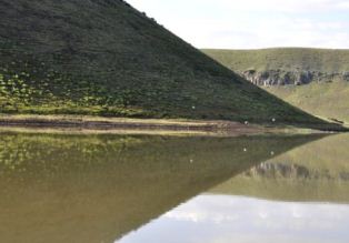 Flamingolar yıllar sonra Meke Gölü'nde