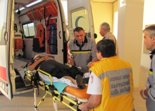 Yolcu otobüsü devrildi: 52 yaralı