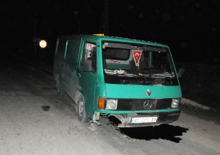 Otomobil kum yığınına çarptı: 6 yaralı
