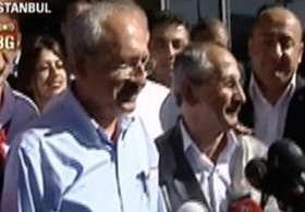 Çakma Gandhi’nin çakması ile görüştü