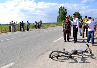 Kamyonetin çarptığı bisikletli çocuk öldü