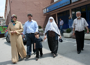 Vatandaş sandık başına koştu