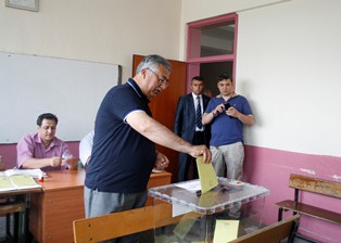 Yerlikaya: Demokrasimiz için hayırlı olsun