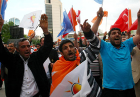 Dünya ajansları AKP'nin zaferini açıkladı