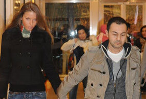 Serdar duvara karşı