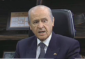 "Bahçeli koltuğunu kasetlere borçlu"
