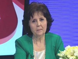 Ayşenur Arslan'dan meraklandıran veda