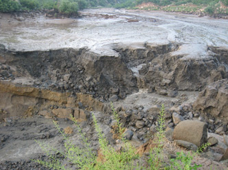 Simav'da artçı sarsıntılar baraj yıktı
