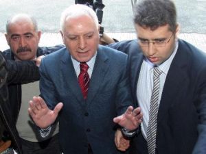 CHP'li Haberal'ın mazbatasını MHP'li oğlu aldı