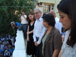 Nuray Mert'i delirten karikatür!