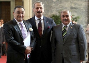 Üzülmez Meclis'te böyle poz verdi!