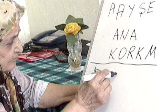 104 yaşında okuma yazma öğreniyor