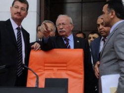 Oktay Ekşi: Yemin etmeyeni Meclis'ten atmam
