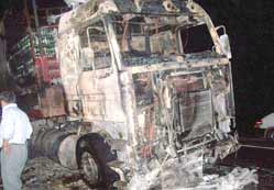 Seyir halindeki tır alev aldı