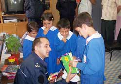 Emniyetten kırtasiye yardımı