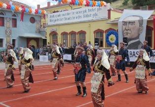 Zeybeklerin ayak sesleri Konya'yı titretti