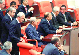 Meclis çalıştı CHP seyretti !
