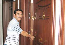 Anahtarı olmadan açılmayan kapı