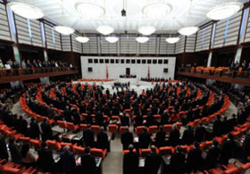 AKP'den Meclis'e pantolon teklifi