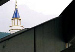 Minare yasağına devam