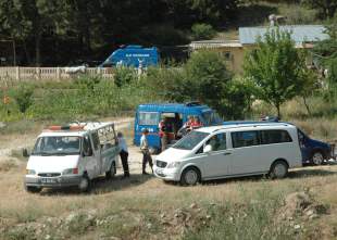Eve dönen karısını öldürüp intihar etti