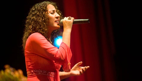 Aynur'un konserinde Kürtçe gerginliği