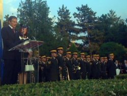 Fransız Büyükelçi'den Şehitlere Saygı