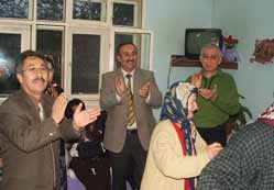 EMYO Huzurevi sakinlerini eğlendirdi