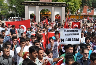 Konya şehitleri için yürüdü!