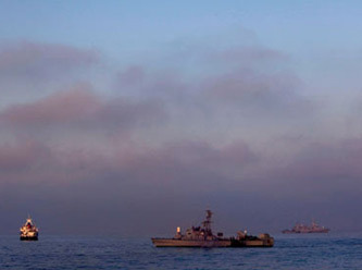 İsrail, Fransız gemisini kuşattı