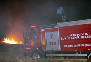 Kuru ot yangını korkutuyor!