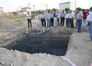 Mezarlığın ortasına baz istasyonu!