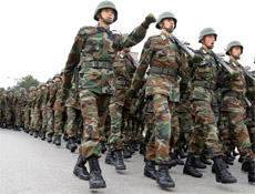 Türkiye'ye ordunuzu lağvedin çağrısı!