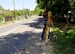 Yunak'ta yol düzenleme çalışmaları
