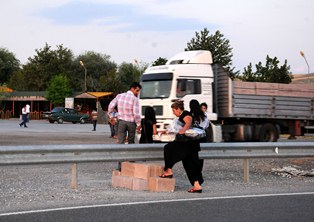 Canlarını tehlikeye atıyor!