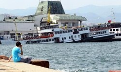 Yolcu hatları vapuru suya gömüldü