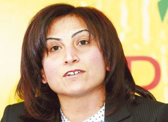 Aysel Tuğluk halktan özür diledi