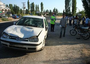Otomobil motosikletle çarpıştı: 2 yaralı