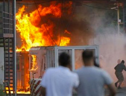 Kosova sınırı alev alev yanıyor