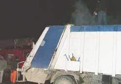 Çöp kamyonunda yangın çıktı