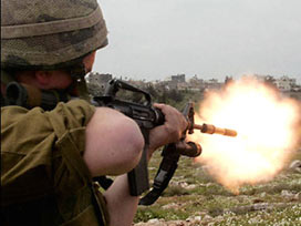 Mısır ordusu İsrail askeri aracını vurdu