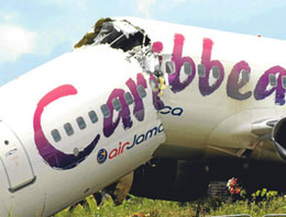 Uçak ikiye bölündü ama ölen olmadı