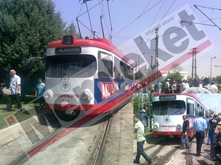 Tramvay yoldan çıktı