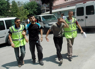 Hırsızlar kan damlasından yakalandı