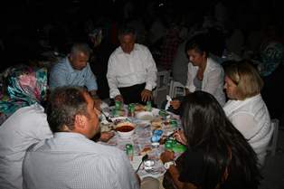 Türkmenoğlu yenimahallelilerle iftarda
